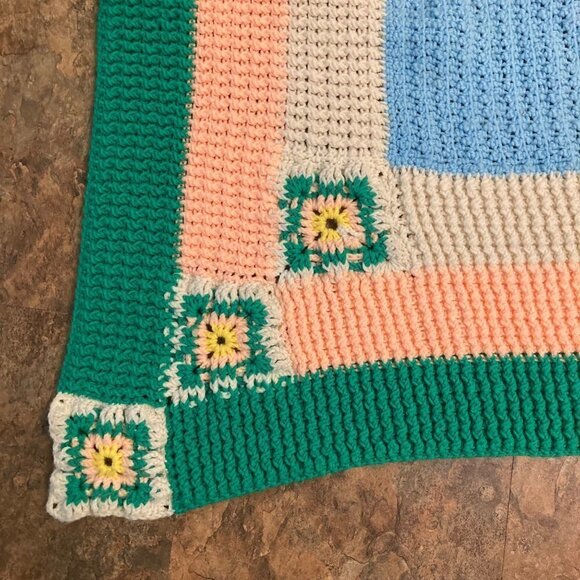 Vintage Crocheted Granny Throw Blanket Squares & Popcorn Flower Center 42 x 60 - Picture 4 of 6